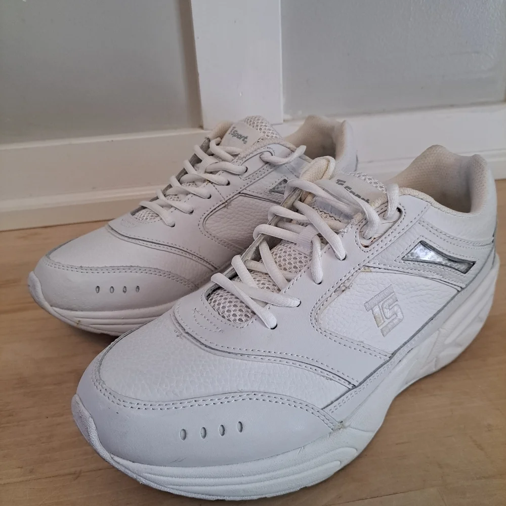 TS Sport White Leather Walking Shoes – Size 9.5